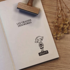 Sello pequeña lectora