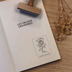 Sello ex libris rosa enmarcada