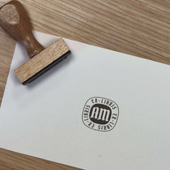 Sello ex libris iniciales góticas