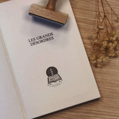 Sello ex libris libro y vela