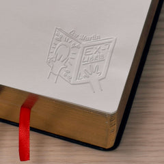 Ex libris manos sujetando libro