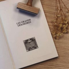 Sello ex libris libro blanco sobre negro